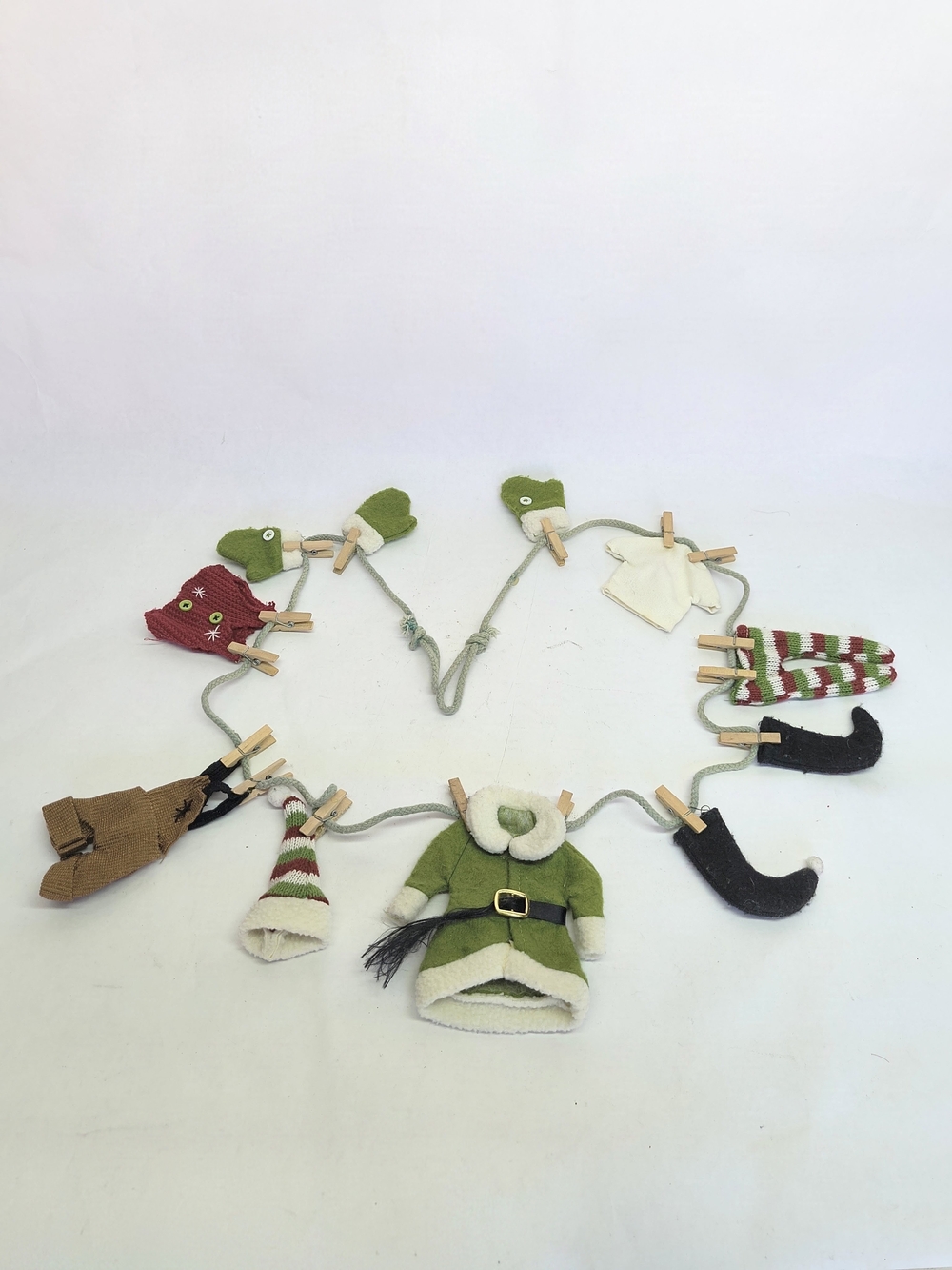 AVON Christmas Mini Elf Clothes On Clothesline W Clothespins Holiday Felt Decor